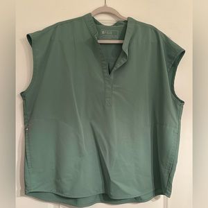 Figs scrub top